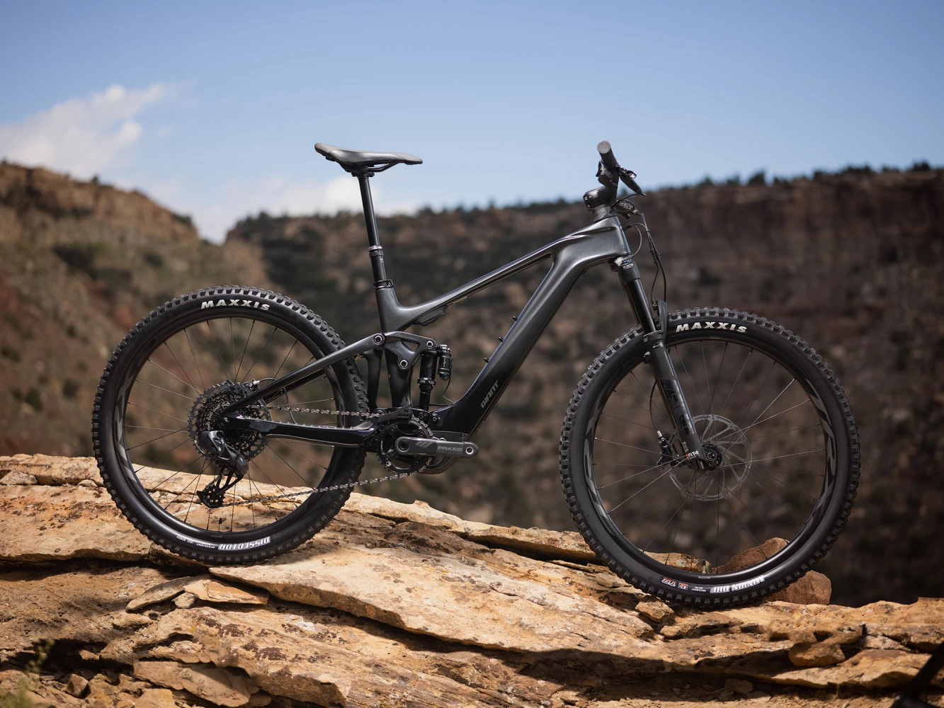 Giant TRANCE X ADVANCED E+ ELITE 1 - Carbon Electric Mountain Bike - 2023 - Gunmetal Black 10 Giant TRANCE X ADVANCED E+ ELITE 1 - Carbon Electric Mountain Bike - 2023 - Gunmetal Black - Afbeelding 8