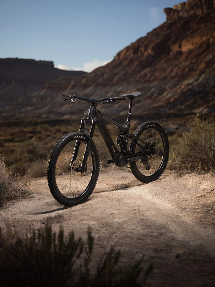 Giant TRANCE X ADVANCED E+ ELITE 1 - Carbon Electric Mountain Bike - 2023 - Gunmetal Black 11 Giant TRANCE X ADVANCED E+ ELITE 1 - Carbon Electric Mountain Bike - 2023 - Gunmetal Black - Afbeelding 9