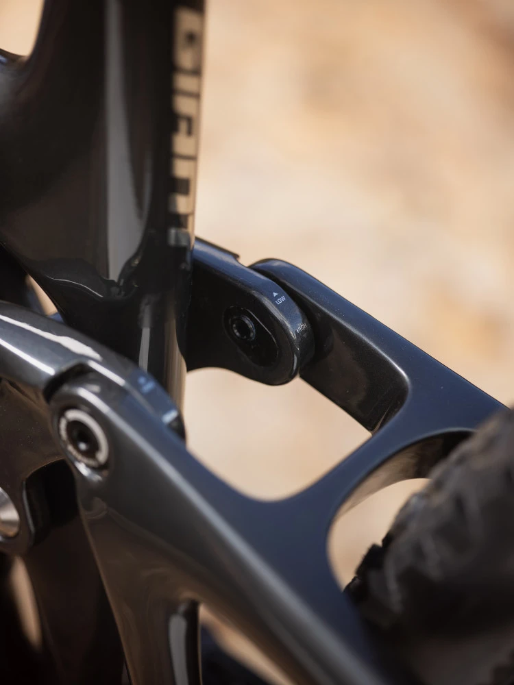 Giant TRANCE X ADVANCED E+ ELITE 1 - Carbon Electric Mountain Bike - 2023 - Gunmetal Black 14 Giant TRANCE X ADVANCED E+ ELITE 1 - Carbon Electric Mountain Bike - 2023 - Gunmetal Black - Afbeelding 12