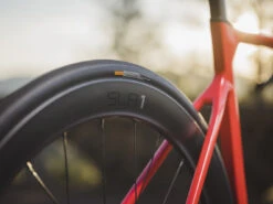 Giant PROPEL ADVANCED PRO 1 - Rival ETap AXS Carbon Racefiets - 2023 - Phoenix Fire -Giant propel adv pro 1 action 08 1421561